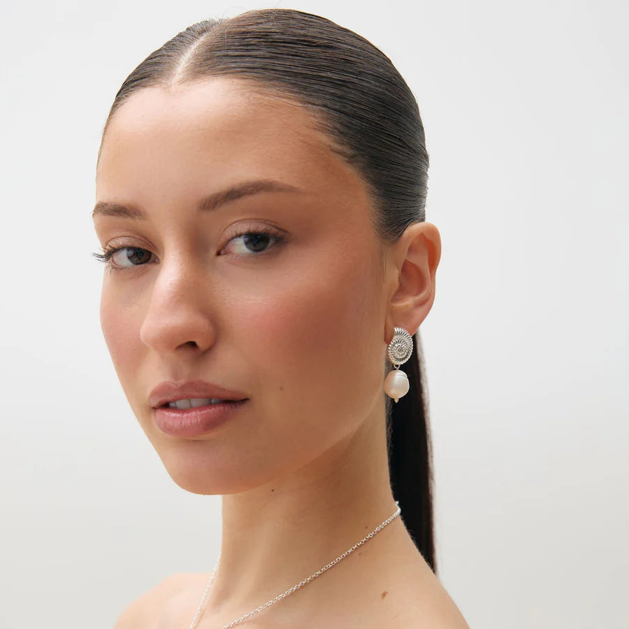 Seashells & Freshwater Pearl stud earrings