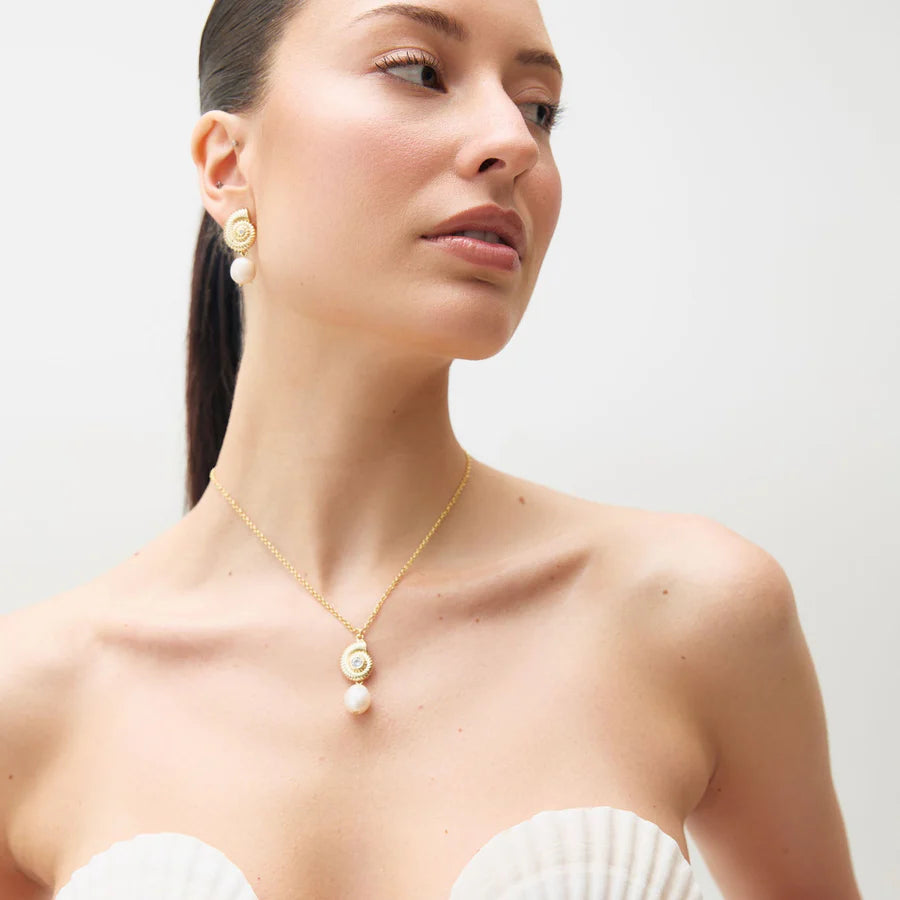 Seashells & Freshwater Pearl stud earrings