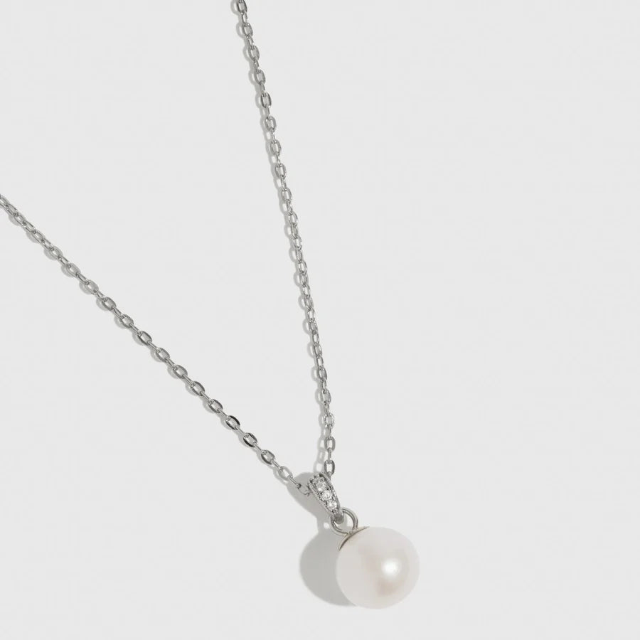 Solitaire Pearl Pendant Necklace